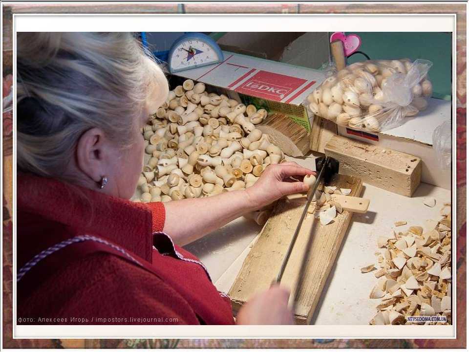 Чем можно заняться дома чтобы заработать женщине. Богородская фабрика деревянной игрушки. Богоротскую фабрикудеревянные игрушки. Изготовка игрушек из дерева. Идеи домашнего бизнеса.