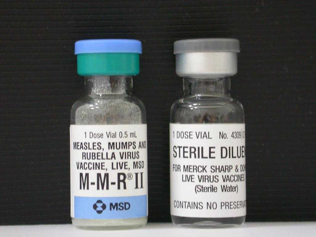 Вакцина корь паротит отзывы. Вакцина против кори краснухи паротита. Прививка корь краснуха паротит MMR. Корь краснуха паротит вакцина MMR 2. Вакцина от кори MMR.